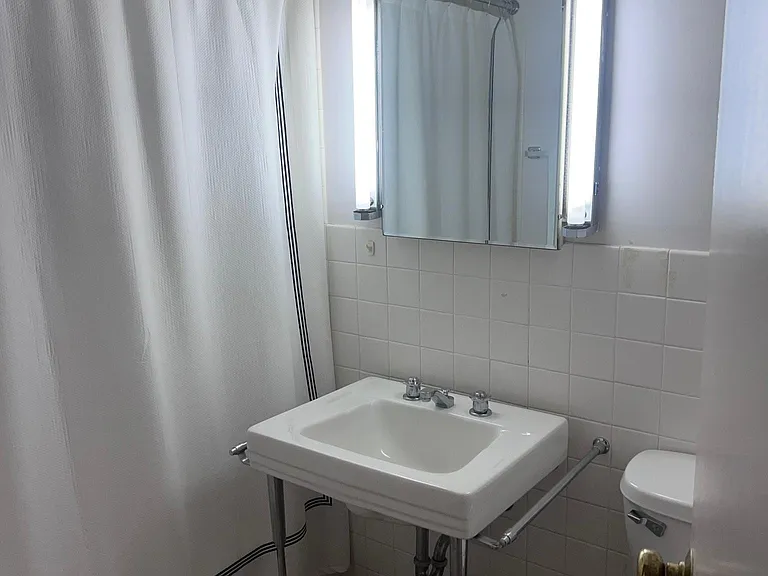 580 N Bank Ln #35 — Photo 2