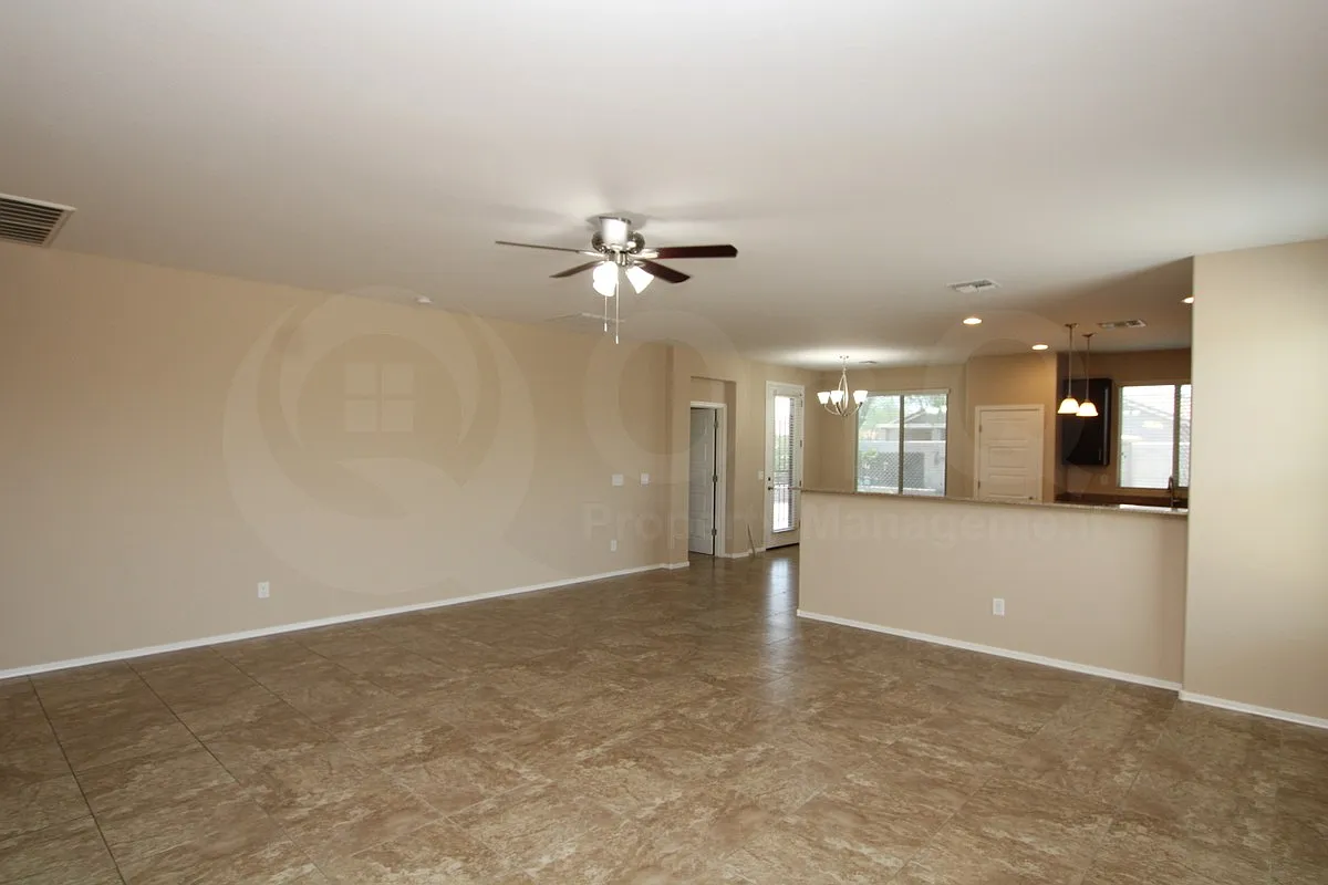 4 bed, 2.0 bath, 1869 sqft, $2,299 — Photo 3