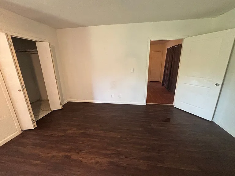 245 E Young Pl — Photo 4