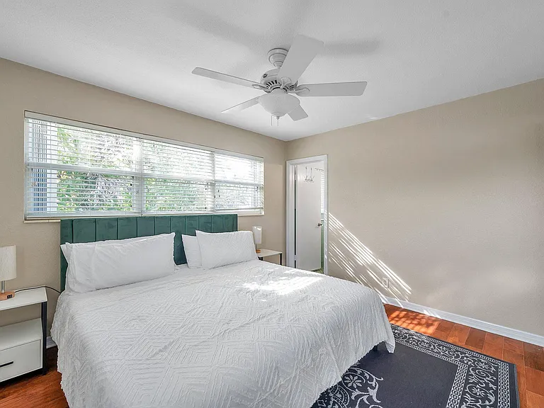 5637 Central Ave #1/2 — Photo 17