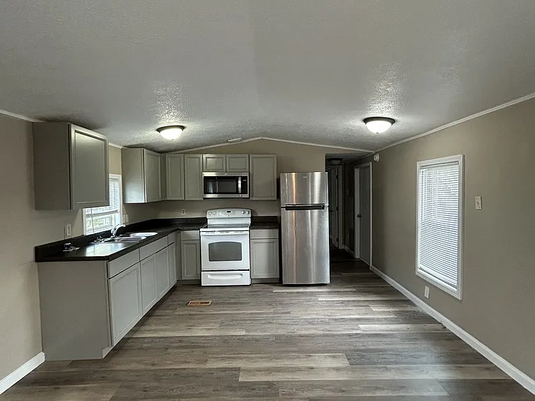 202 Zackary St — Photo 5