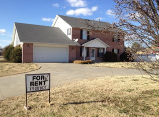 662 N Meadowlands Dr, Fayetteville, AR 72704