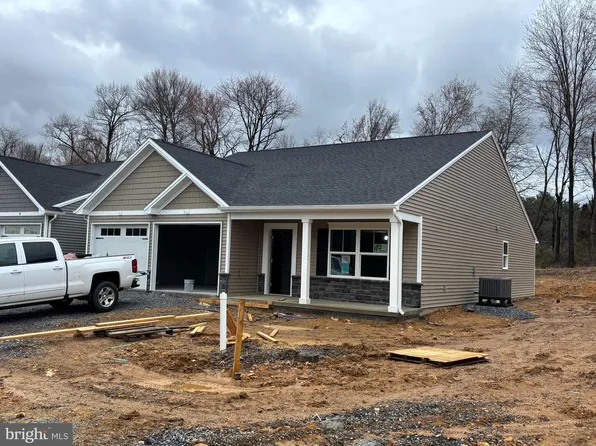 212 Grace Ann Ct, Fayetteville, PA 17222