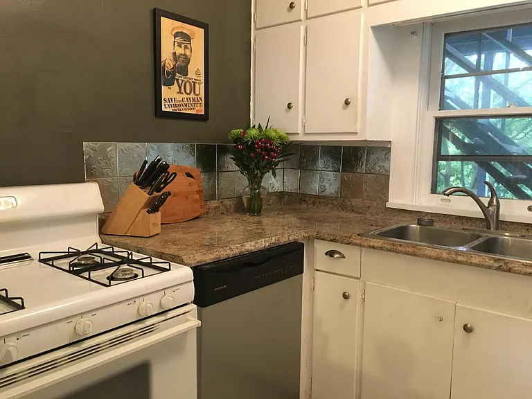 415 E Seneca St #2 — Photo 10