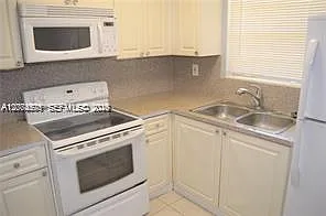 Biscayne Park Terrace Con — Photo 2