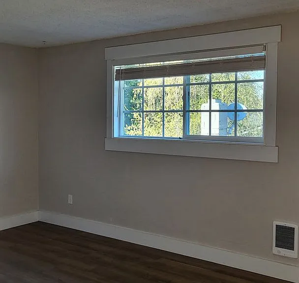 newly updated 2 bed 1 bath apartment in North Auburn $1775 — Photo 6