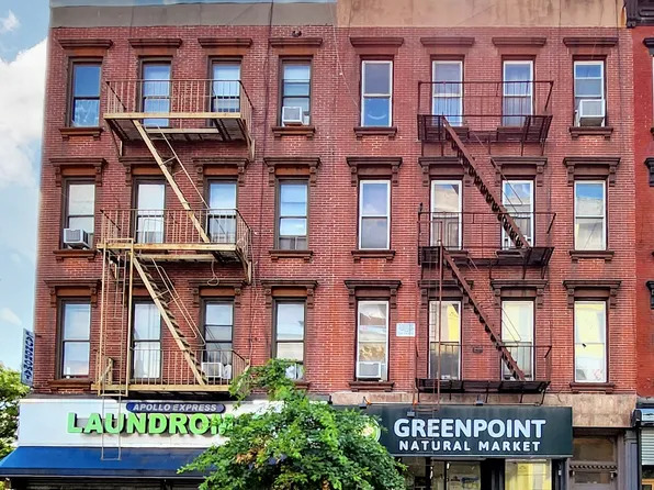 1021 Manhattan Avenue image 2 of 7