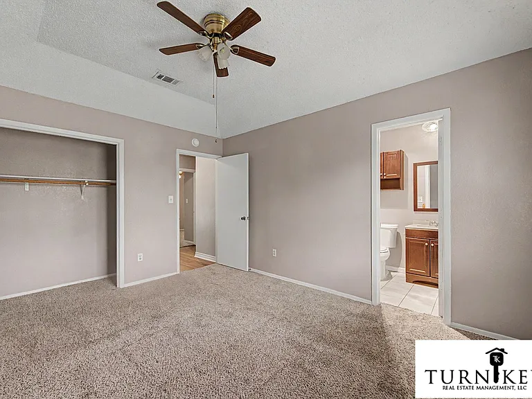 913 Springhill Dr — Photo 17
