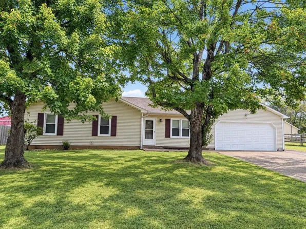 581 Foxfield Rd, Hopkinsville, KY 42240