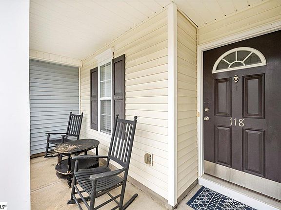 3rd image of 118 Pine Walk Dr