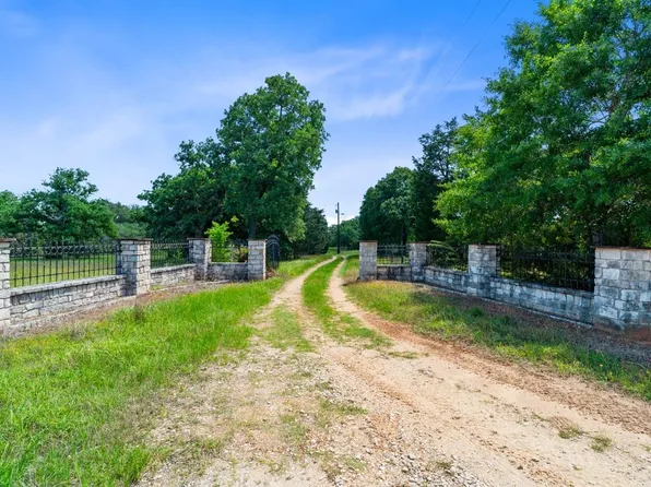 1019 Deerfield Ct, Weimar, TX 78962