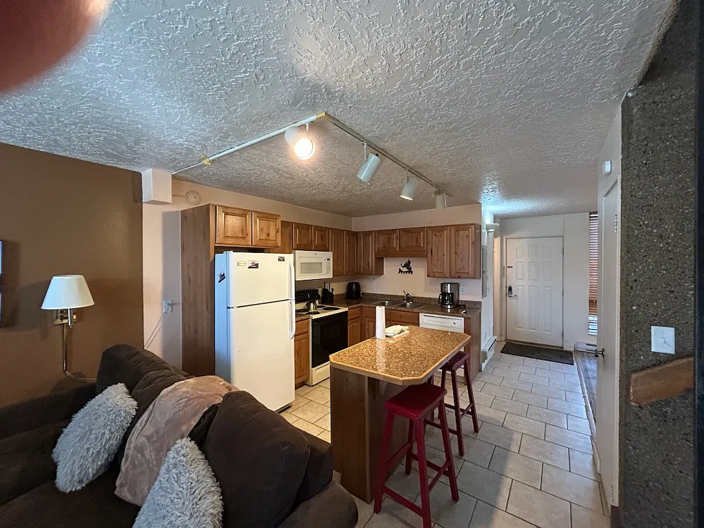 2 bed, $2,500 — Photo 2