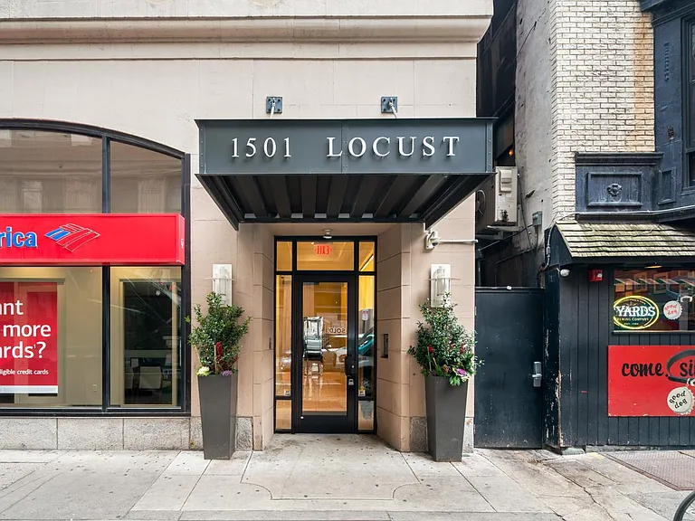 1501 Locust — Photo 2