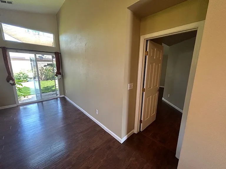 1896 N Matthew Ave — Photo 21
