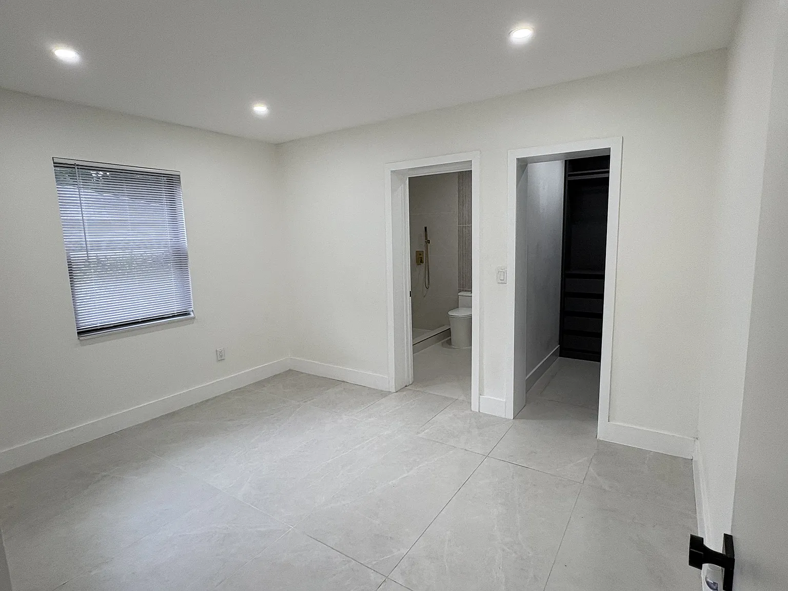 3 bed, 832 sqft, $3,300 — Photo 4