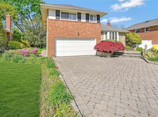 26 Drury Ln, Syosset, NY 11791