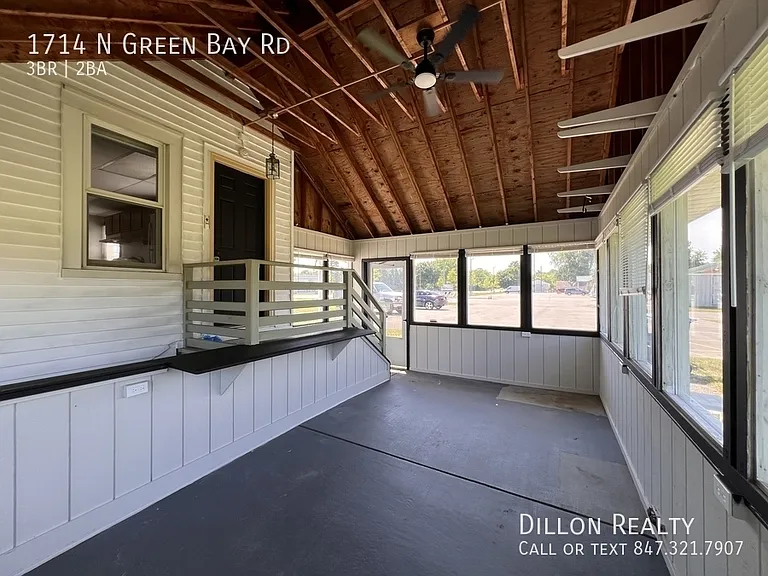 1714 N Green Bay Rd — Photo 14