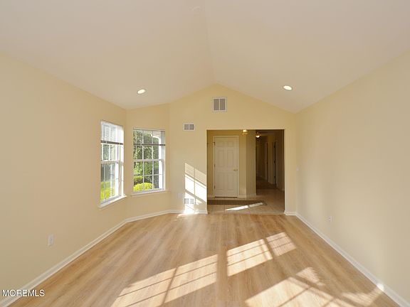 5th image of 2855 Roseville Court