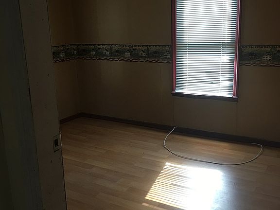 5th image of 50 Clay Dr