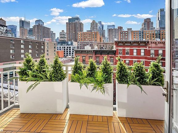 5th image of 517 W 46th St APT 601