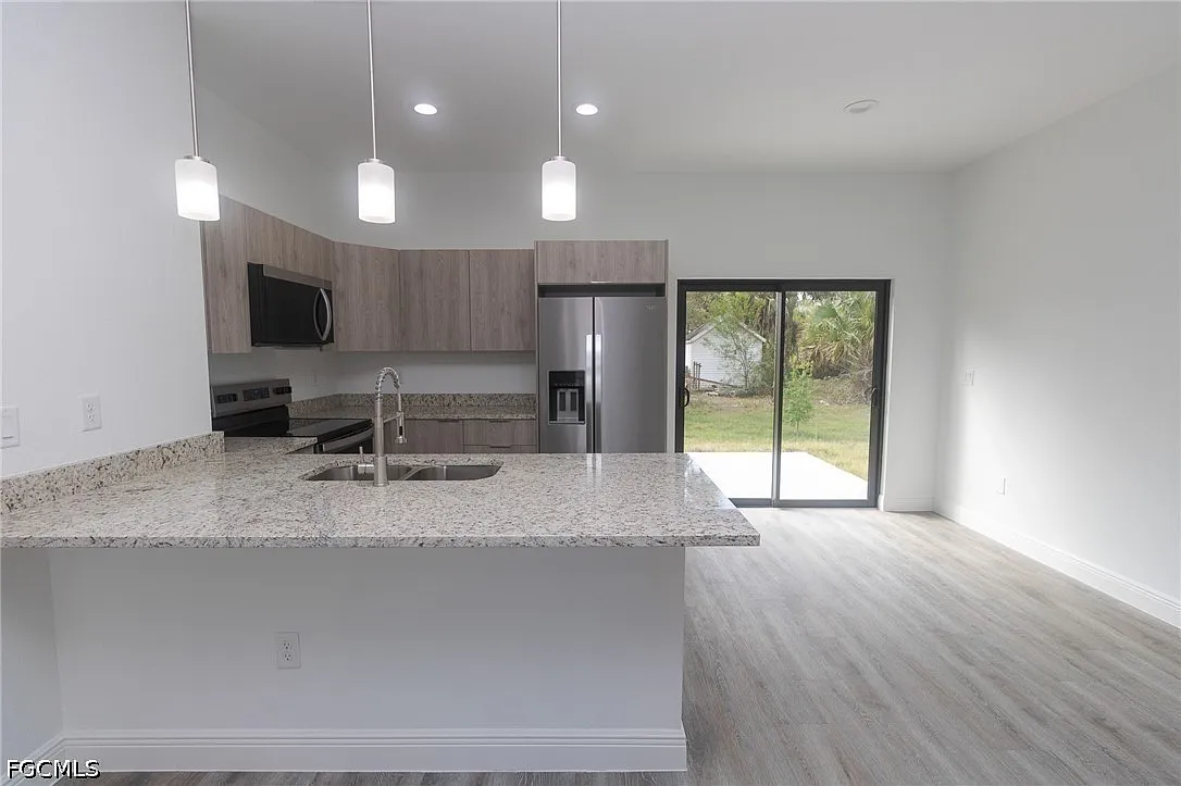 3 bed, 2.0 bath, 1292 sqft, $1,800 — Photo 3