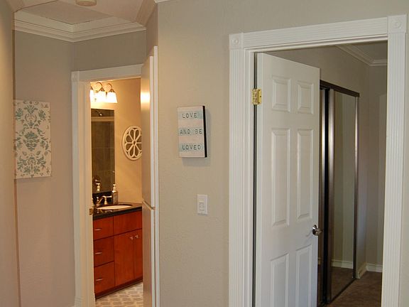 5th image of 2845 Shoreview Cir