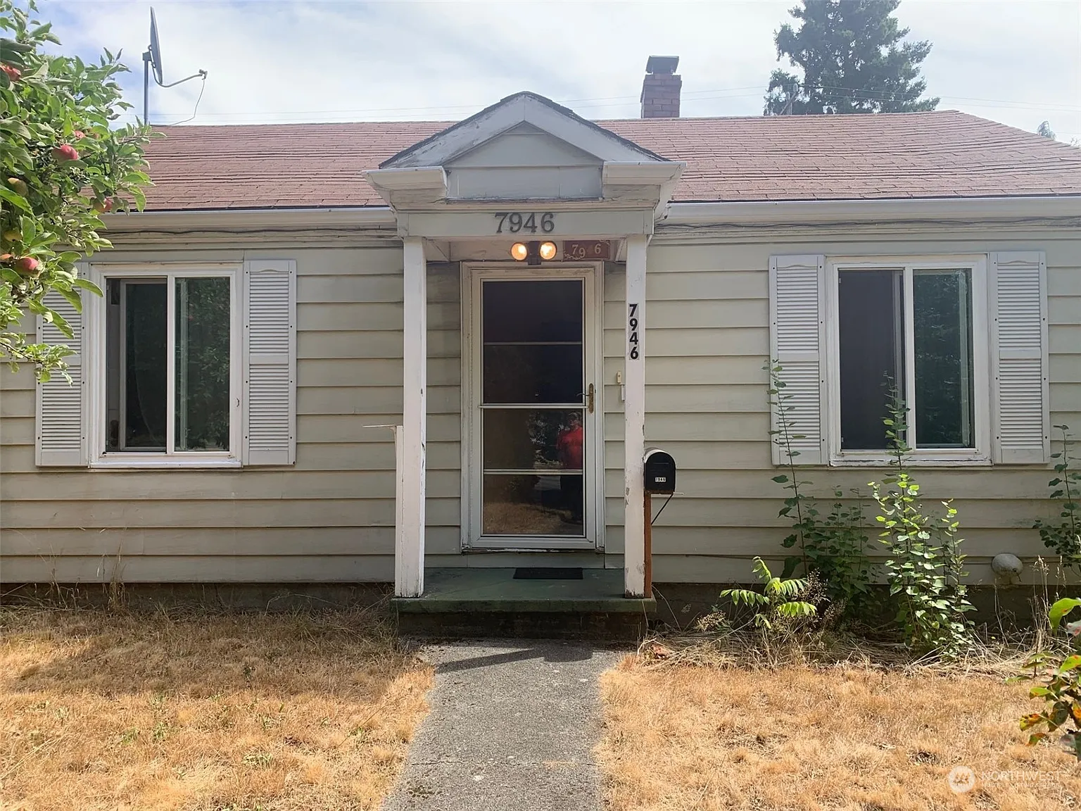 7946 35th Avenue SW photo 1