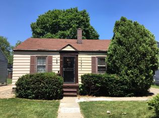 18581 Kingsville St, Harper Woods, MI 48225