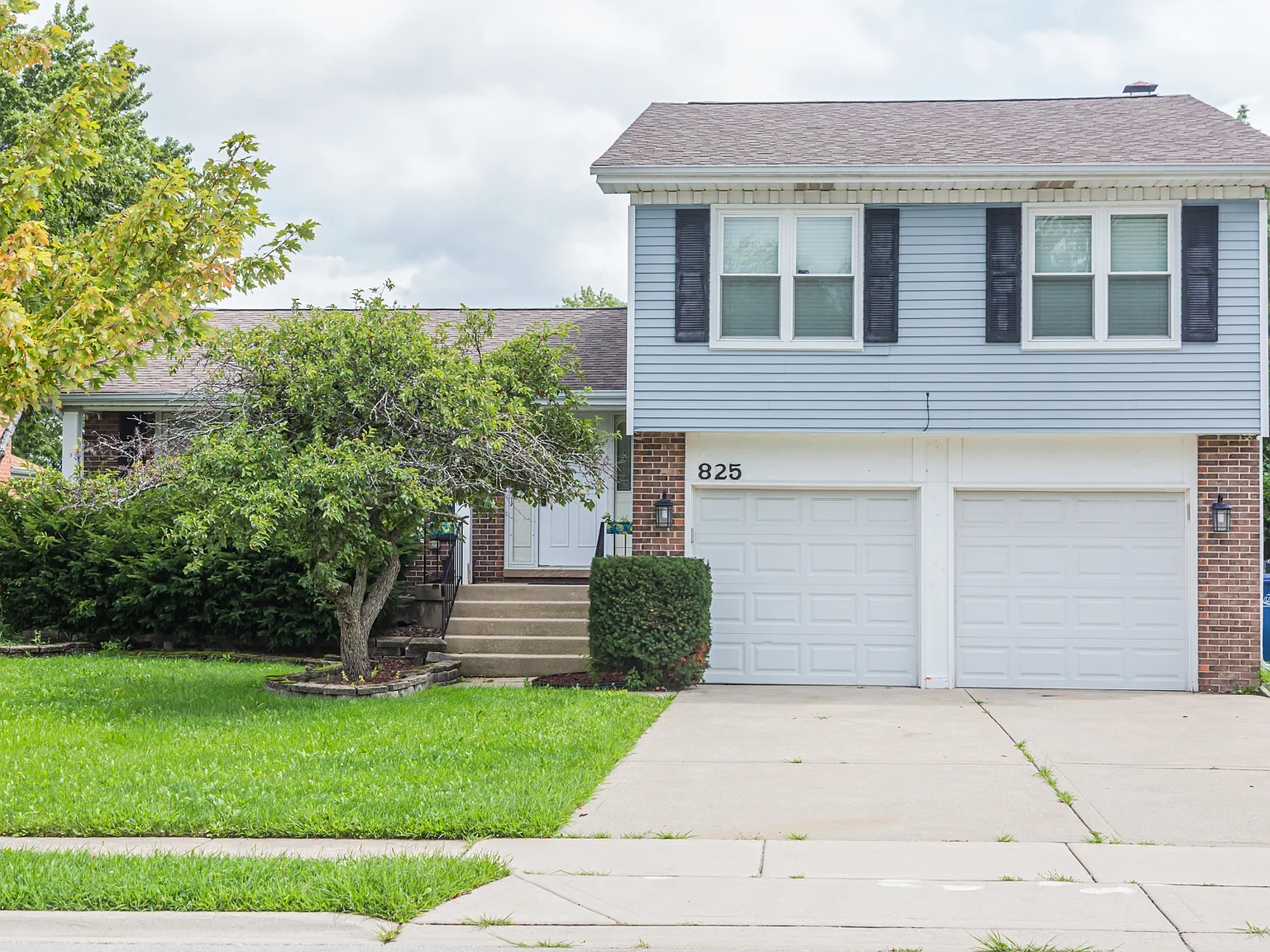 4 bed, 2.5 bath, 1948 sqft, $3,400 — Photo 1