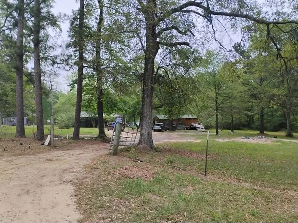 101 Rocky Ln, Livingston, TX 77351