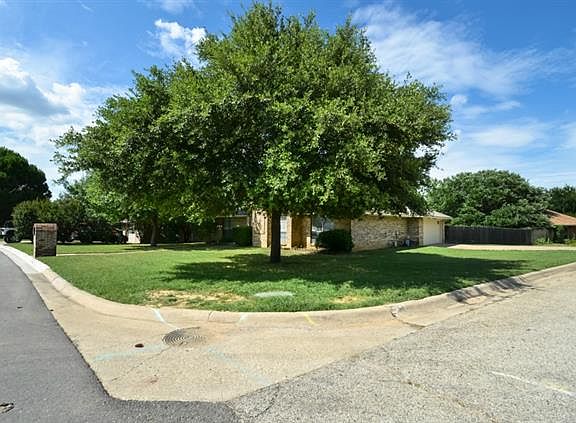 3rd image of 3643 Wessex Ct