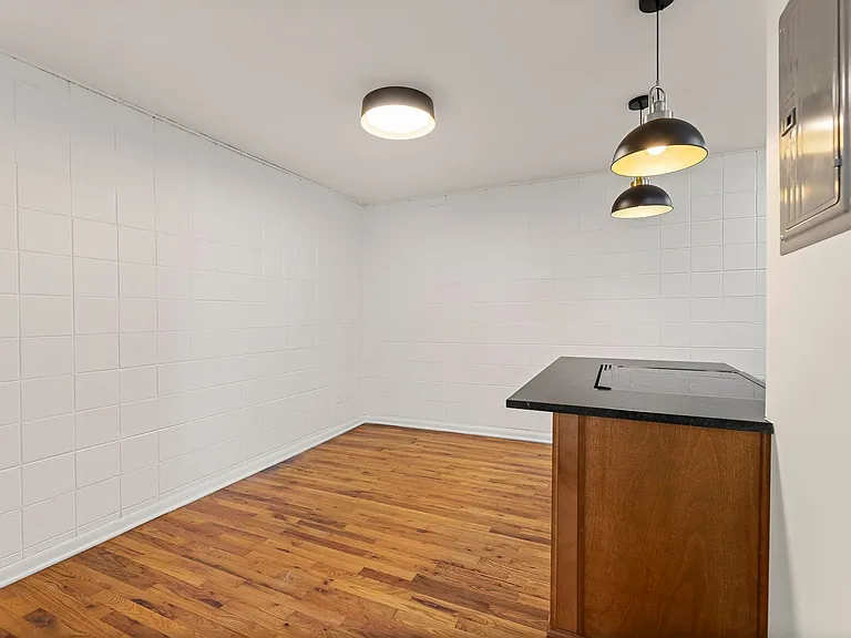 Walnut Apartments — Photo 23