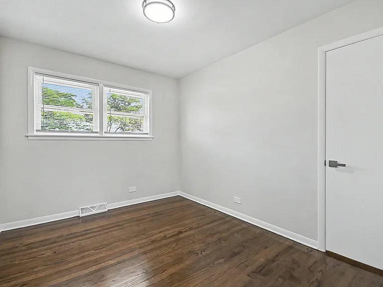 811 E End Ave — Photo 13