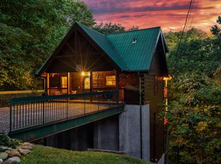 1341 N Baden Dr, Gatlinburg, TN 37738