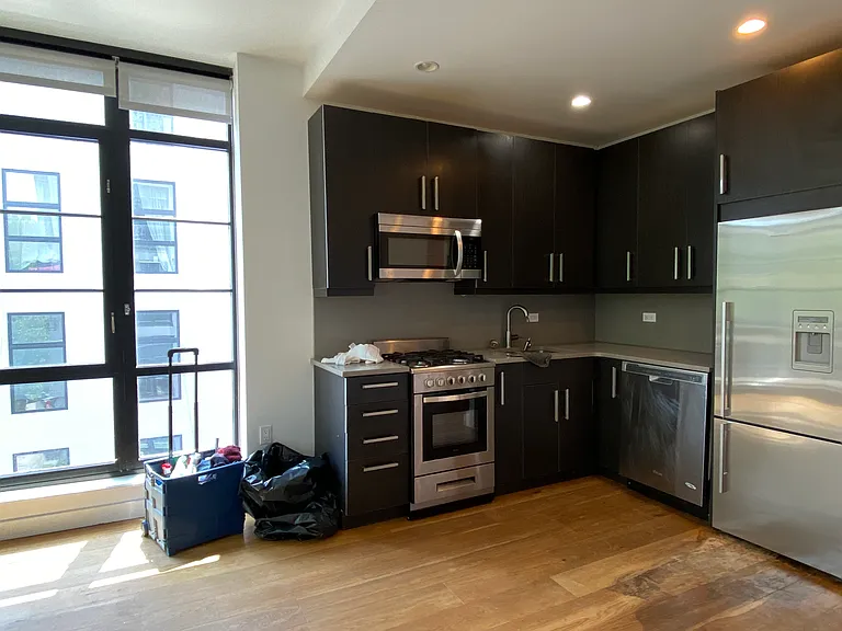 180 Nassau St #7M — Photo 6