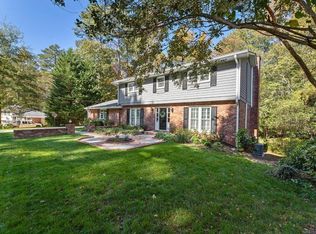 1572 Rochelle Dr, Dunwoody, GA 30338