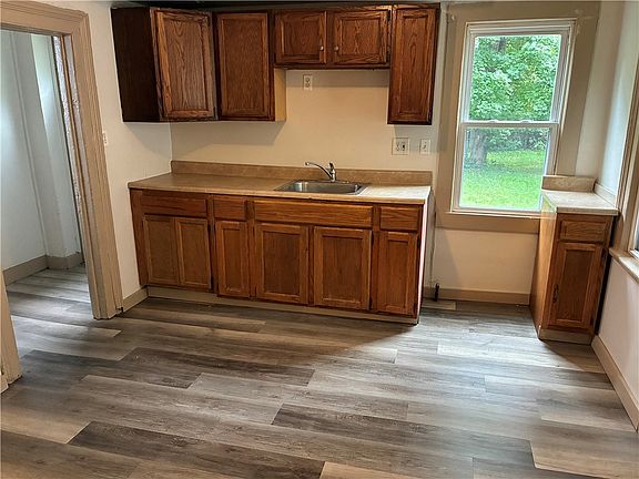 5th image of 808 Exchange St