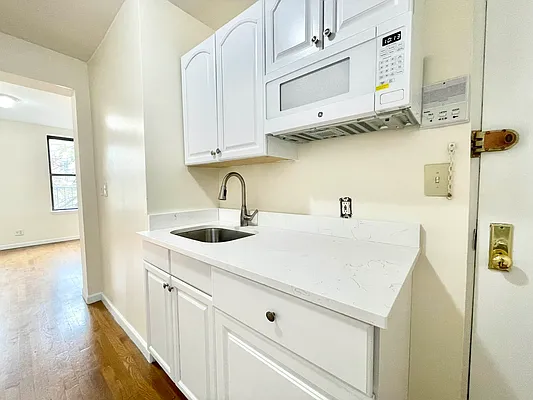 Rented by HOLTON REAL ESTATE INC. | media 19