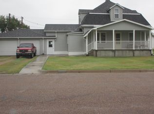 411 W 3rd St, Oakley, KS 67748