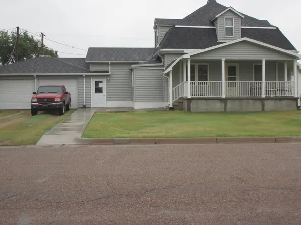 411 W 3rd St, Oakley, KS 67748