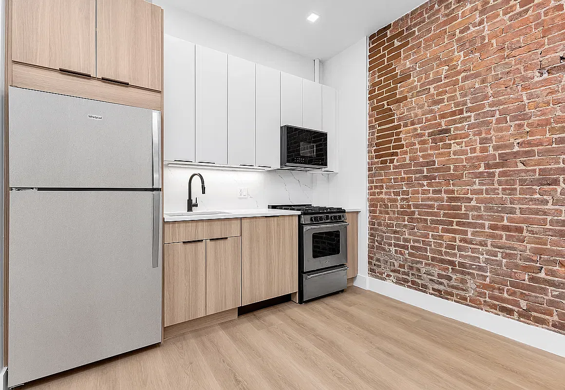 425 West 57th Street — Photo 3
