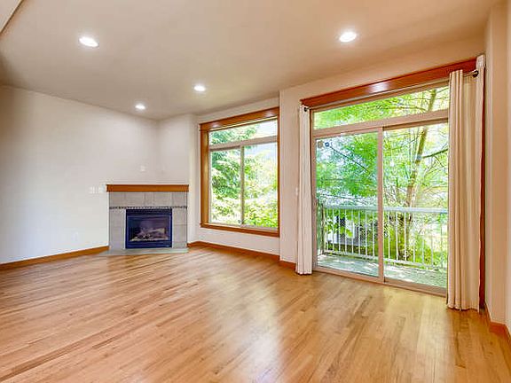 Main Lvl - Living Rm
