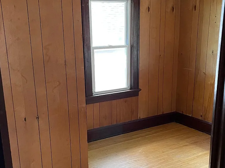 949 Margaret St — Photo 12