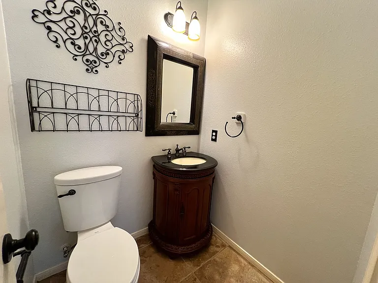 2215 Dorman Ct — Photo 29