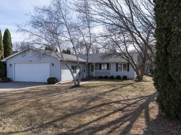 1608 Lake Holiday Dr, Sandwich, IL 60548