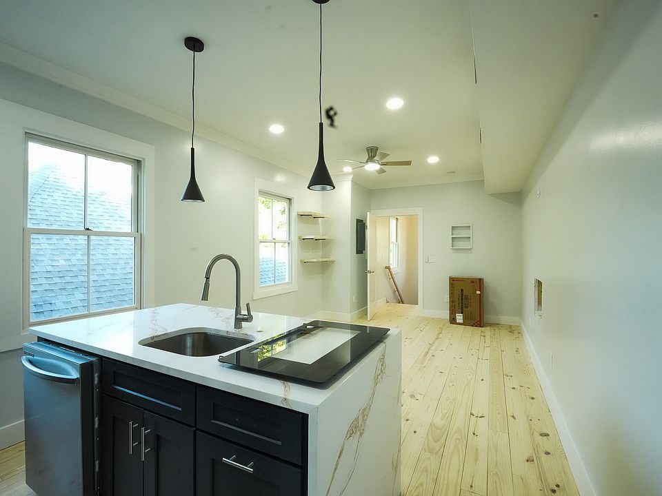 1st image of 1932 Hubbard St #1
