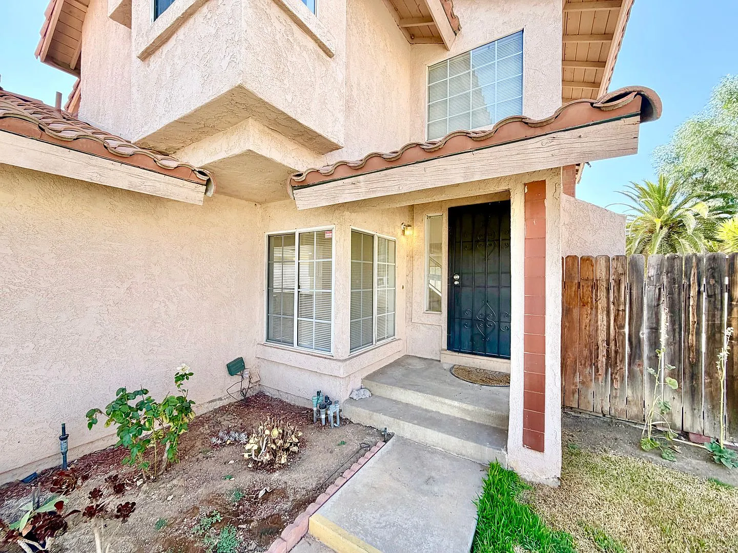 Charming 3 Bedroom 2.5 Bathroom Corner Lot Home with Private Primary Balcony & Spacious Backyard — Photo 4