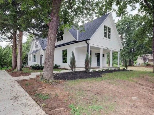 10015 Johnson Dr, Merriam, KS 66203