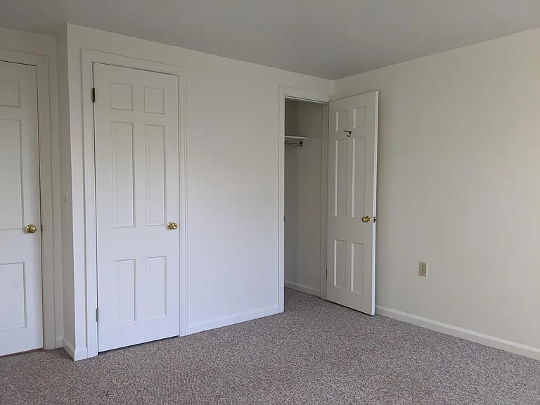 348 College St — Photo 48