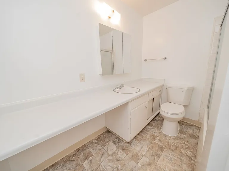 1467 Russell Street — Photo 10